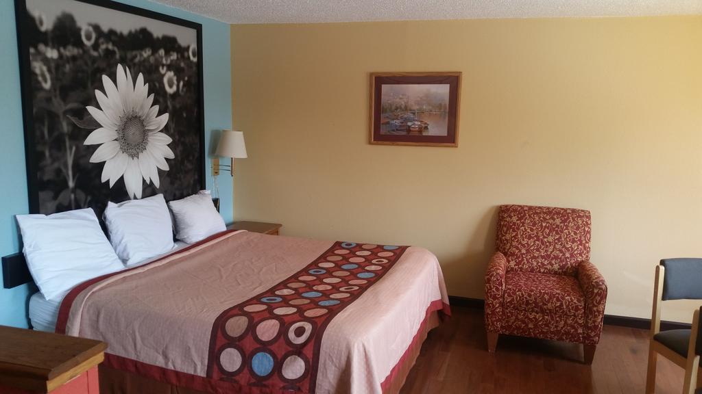 Super 8 By Wyndham Baltimore/Essex Area Exterior photo