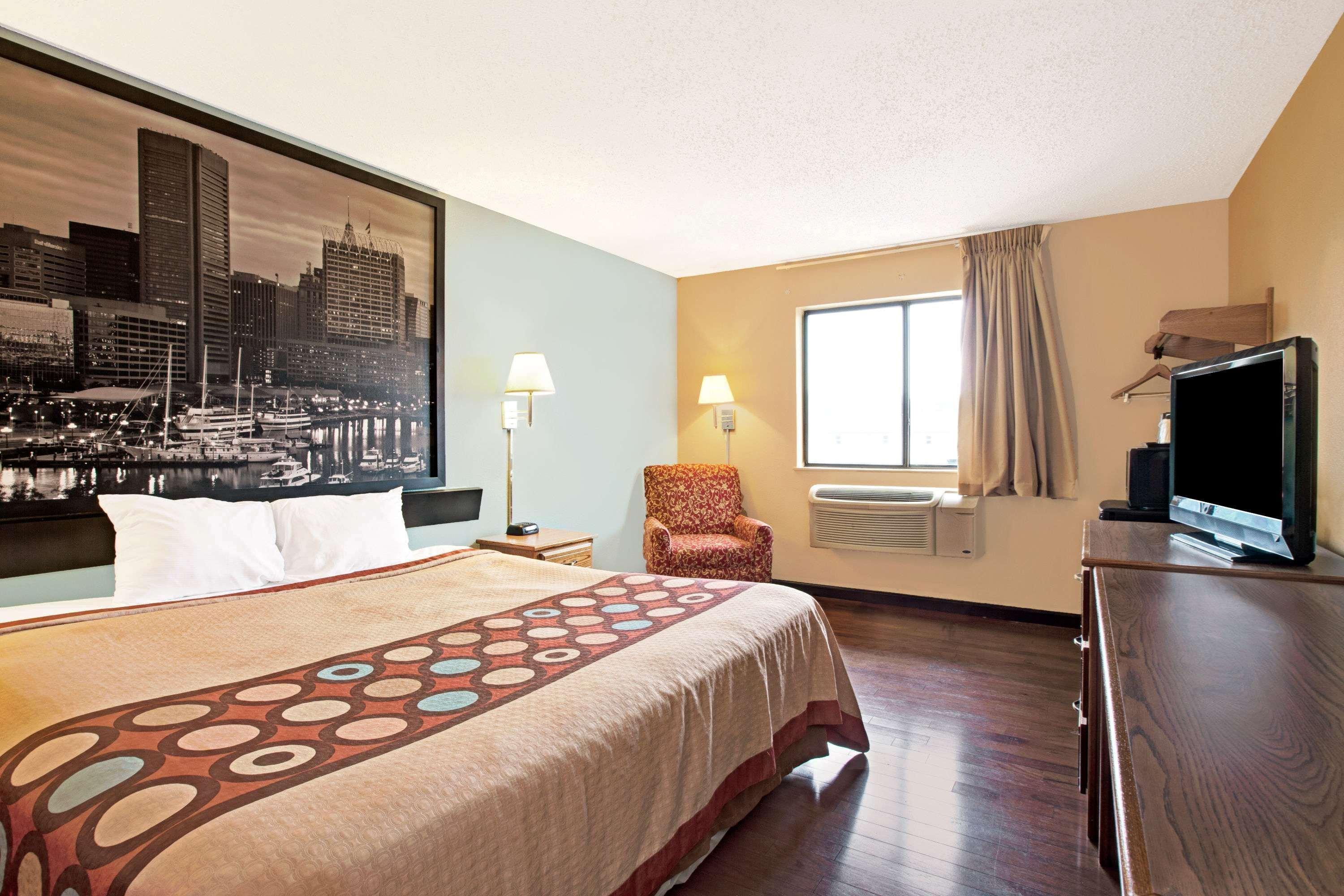 Super 8 By Wyndham Baltimore/Essex Area Exterior photo