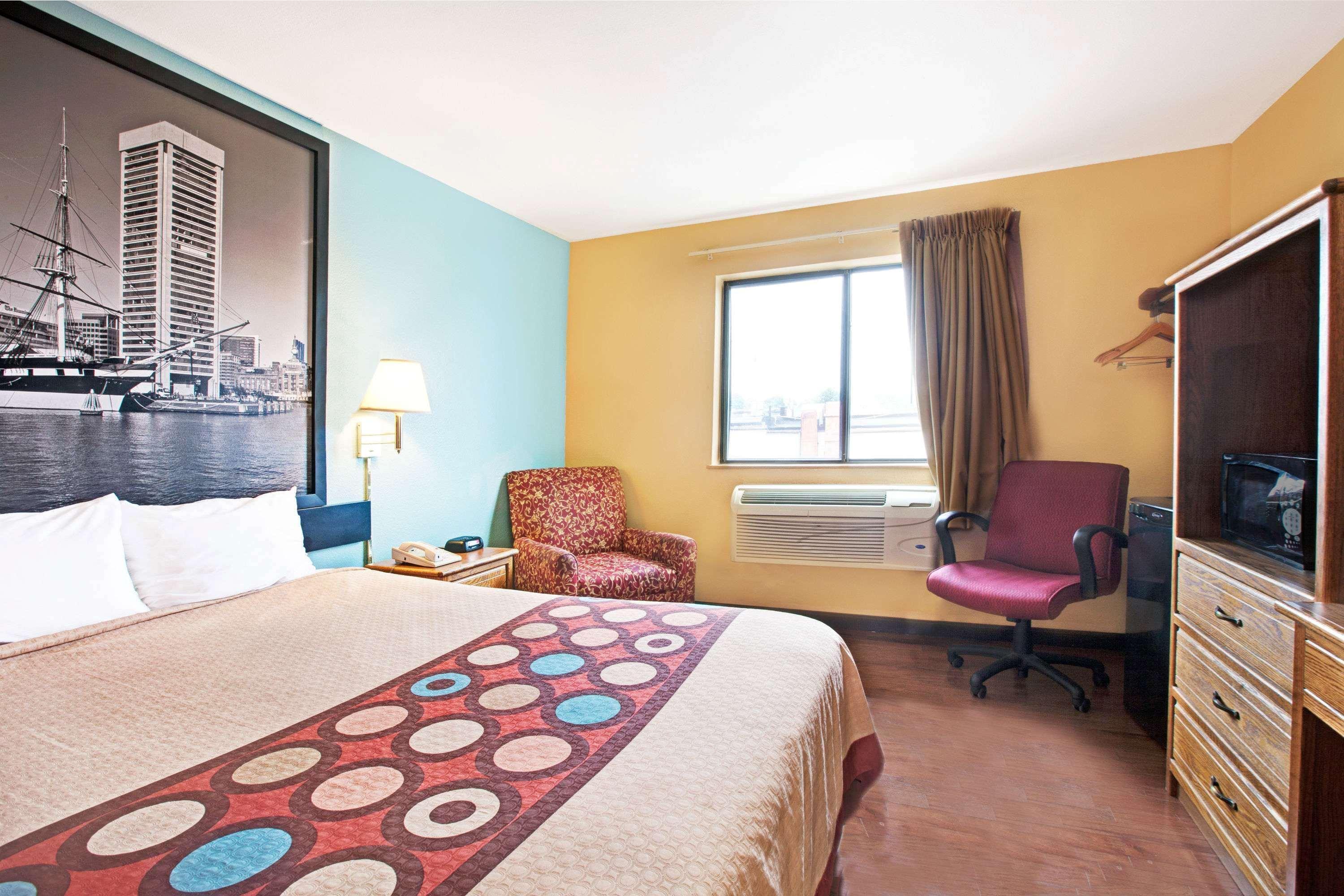 Super 8 By Wyndham Baltimore/Essex Area Exterior photo