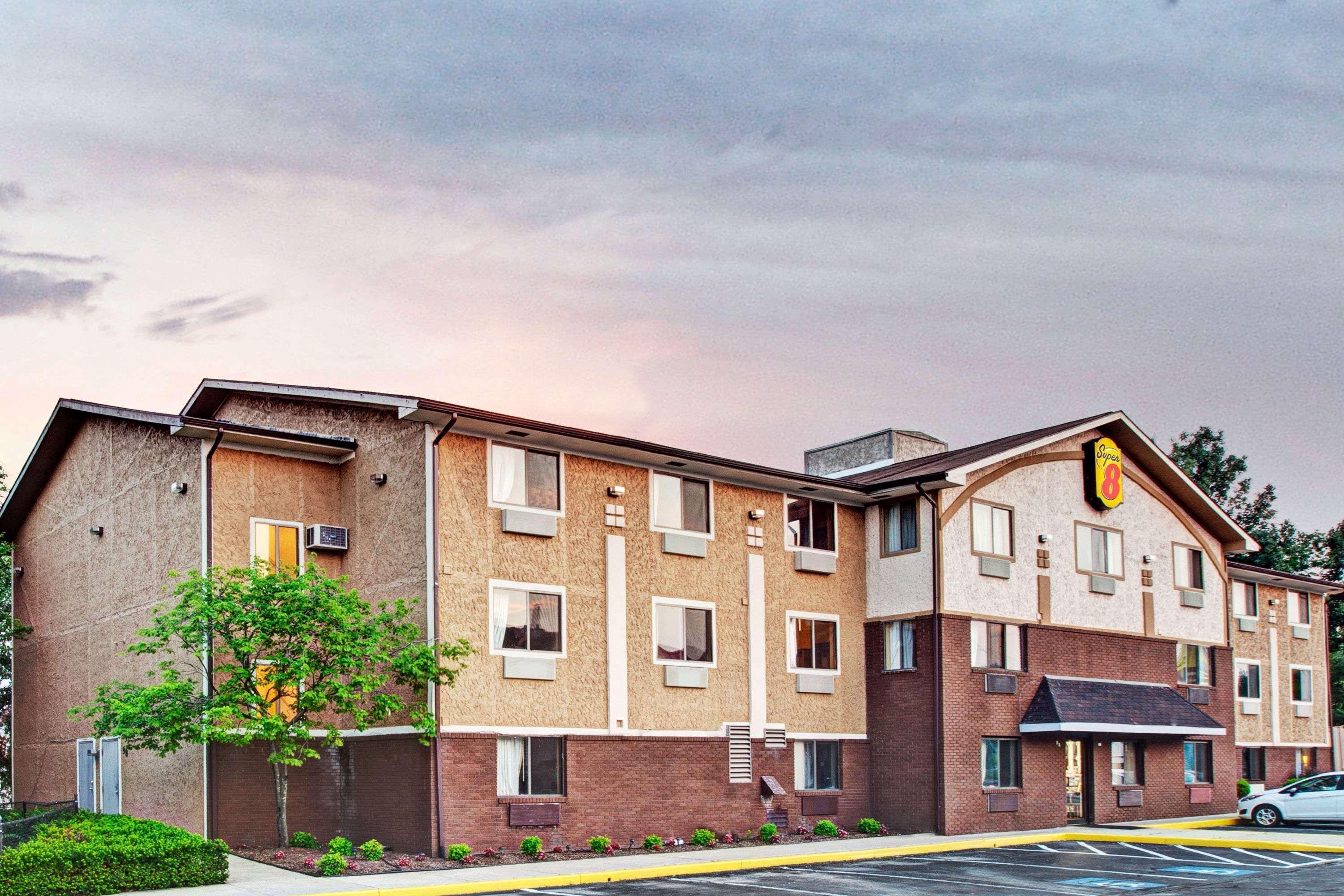 Super 8 By Wyndham Baltimore/Essex Area Exterior photo