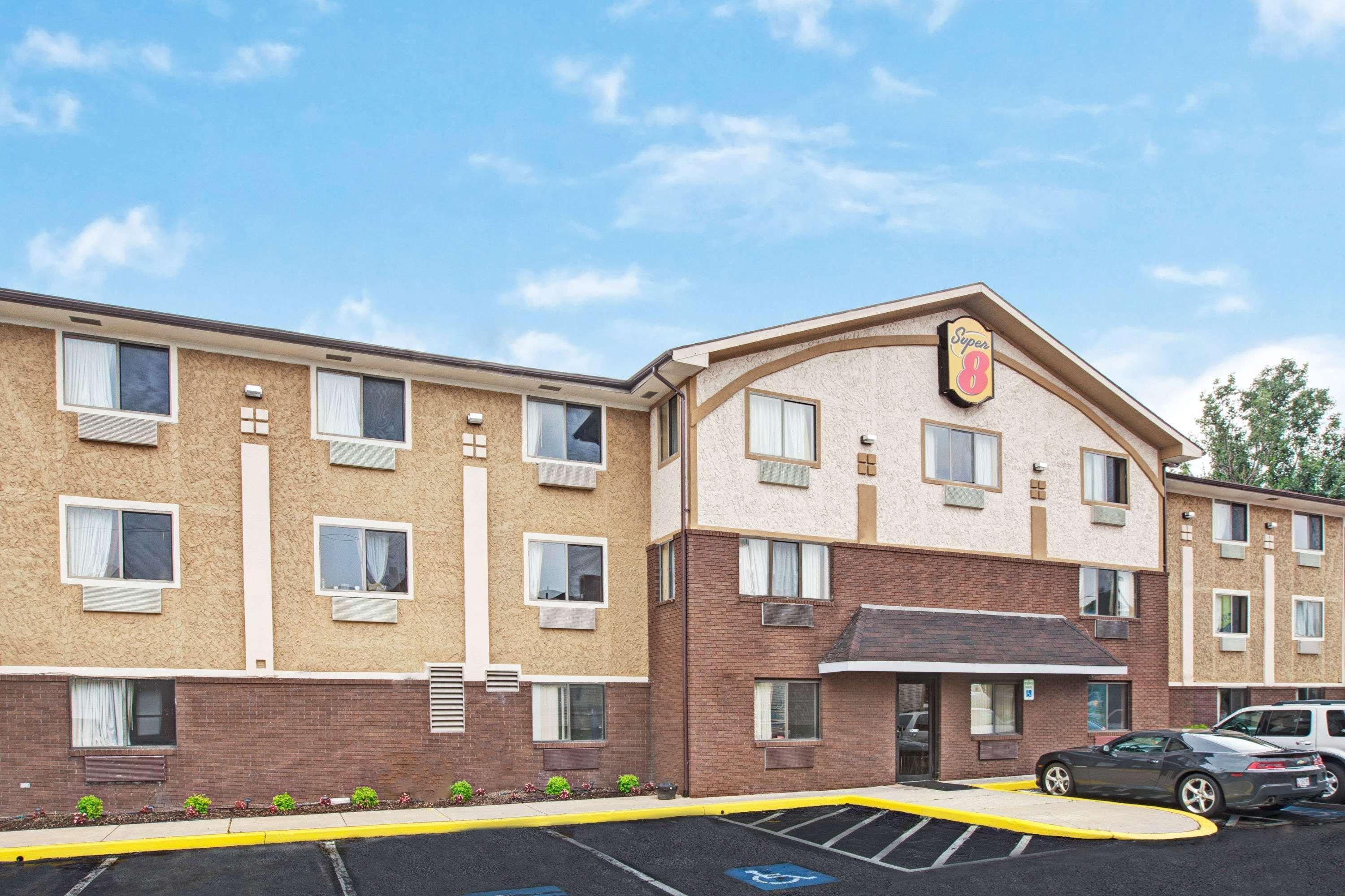 Super 8 By Wyndham Baltimore/Essex Area Exterior photo