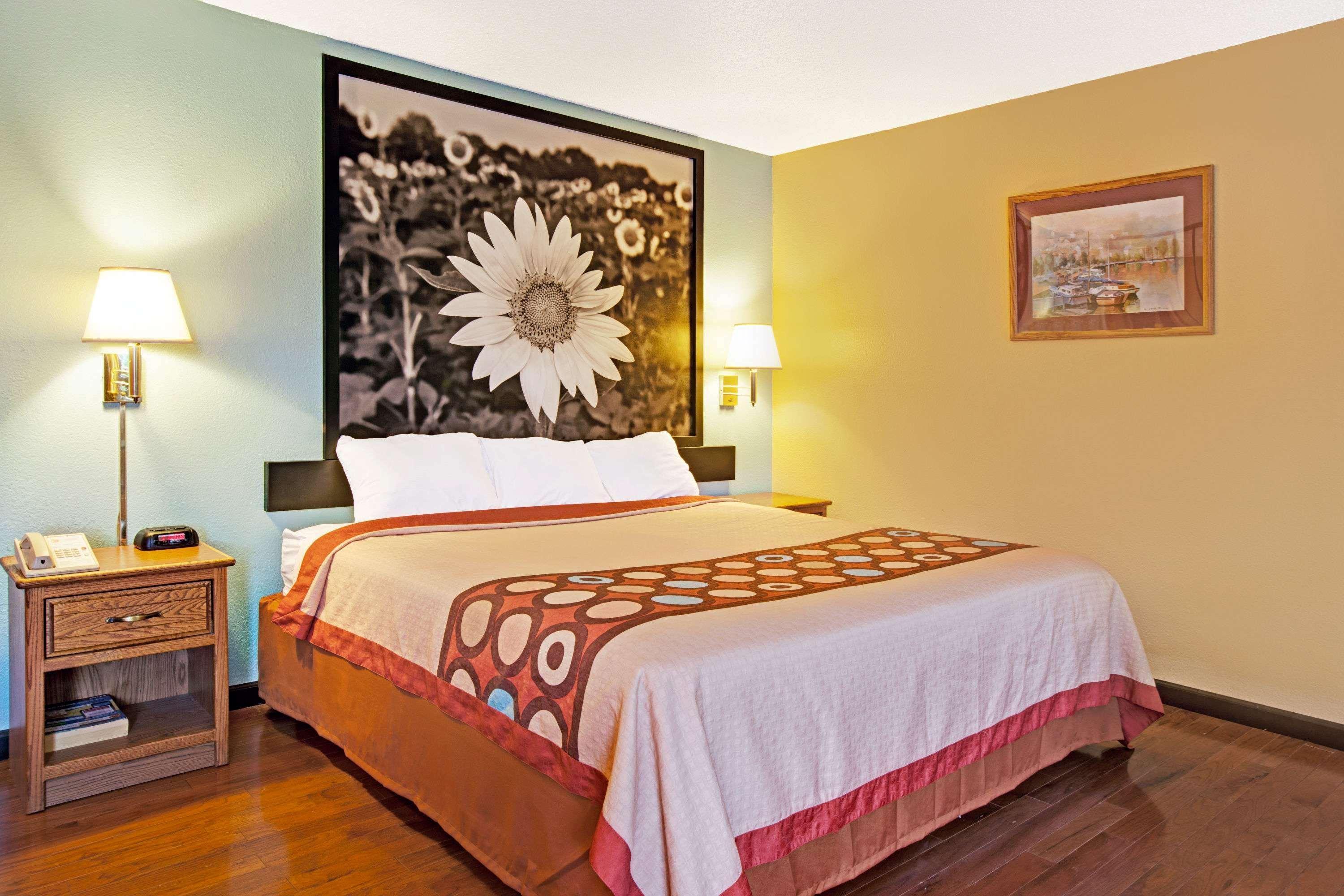 Super 8 By Wyndham Baltimore/Essex Area Exterior photo